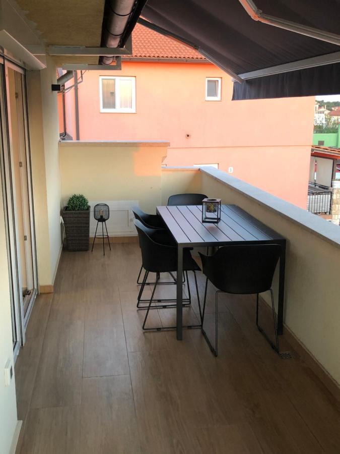 Sunny Apartment Ana Medulin Bagian luar foto