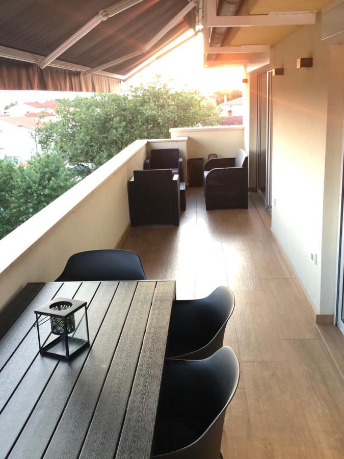 Sunny Apartment Ana Medulin Bagian luar foto