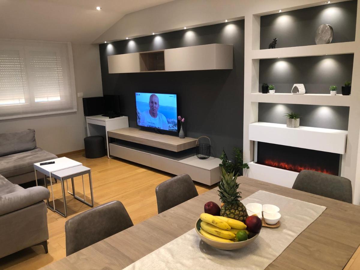 Sunny Apartment Ana Medulin Bagian luar foto