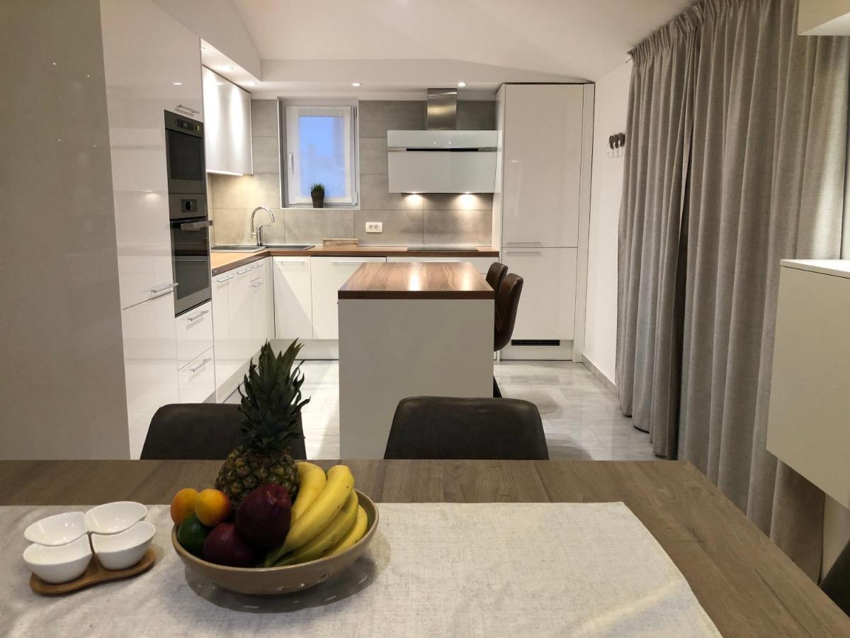 Sunny Apartment Ana Medulin Bagian luar foto