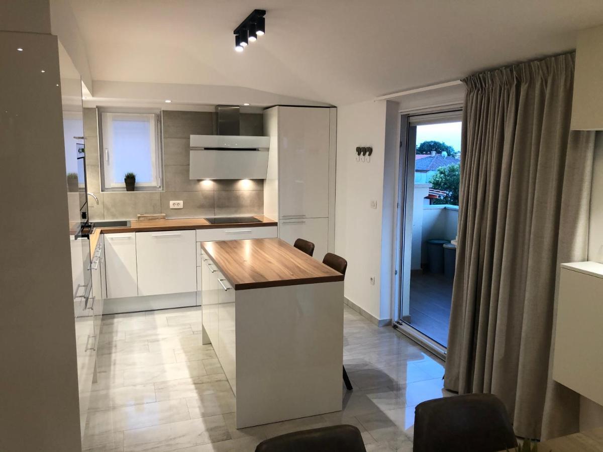 Sunny Apartment Ana Medulin Bagian luar foto