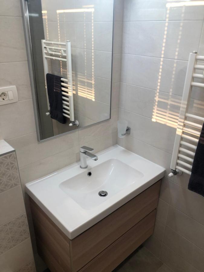 Sunny Apartment Ana Medulin Bagian luar foto